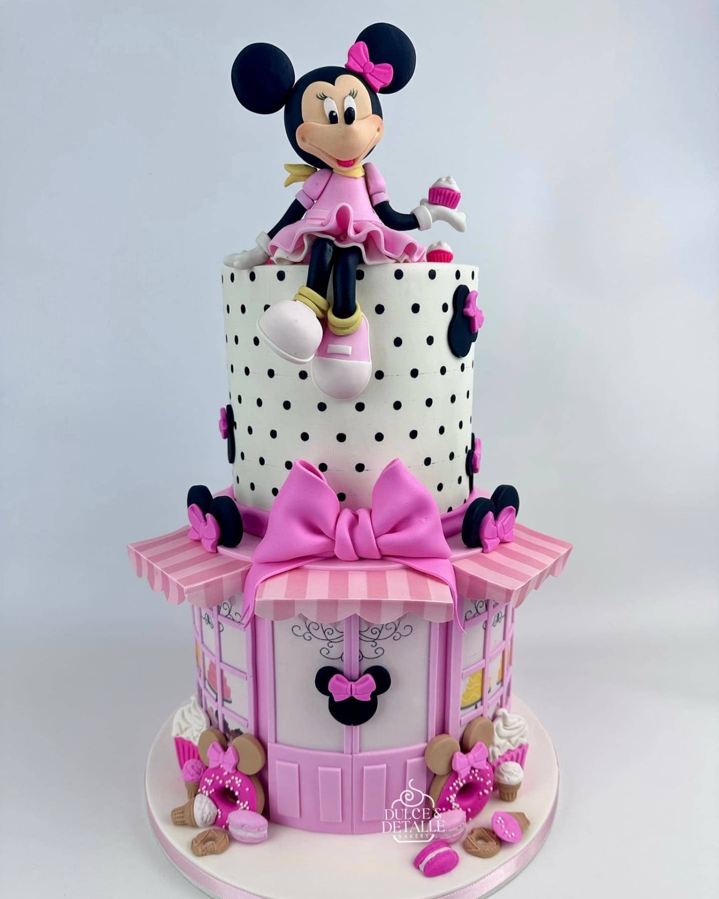 3D Minnie Bakery-Themed Birthday Cake