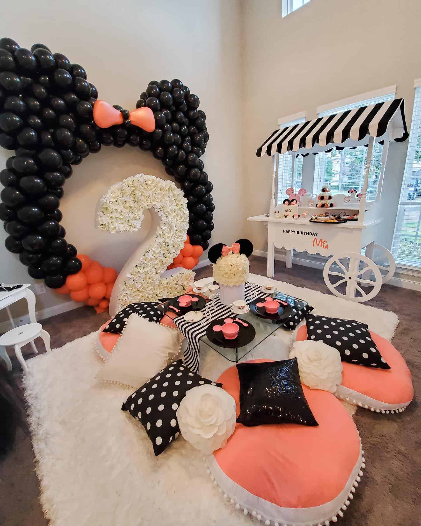 Chic Minnie Lounge Party Setup