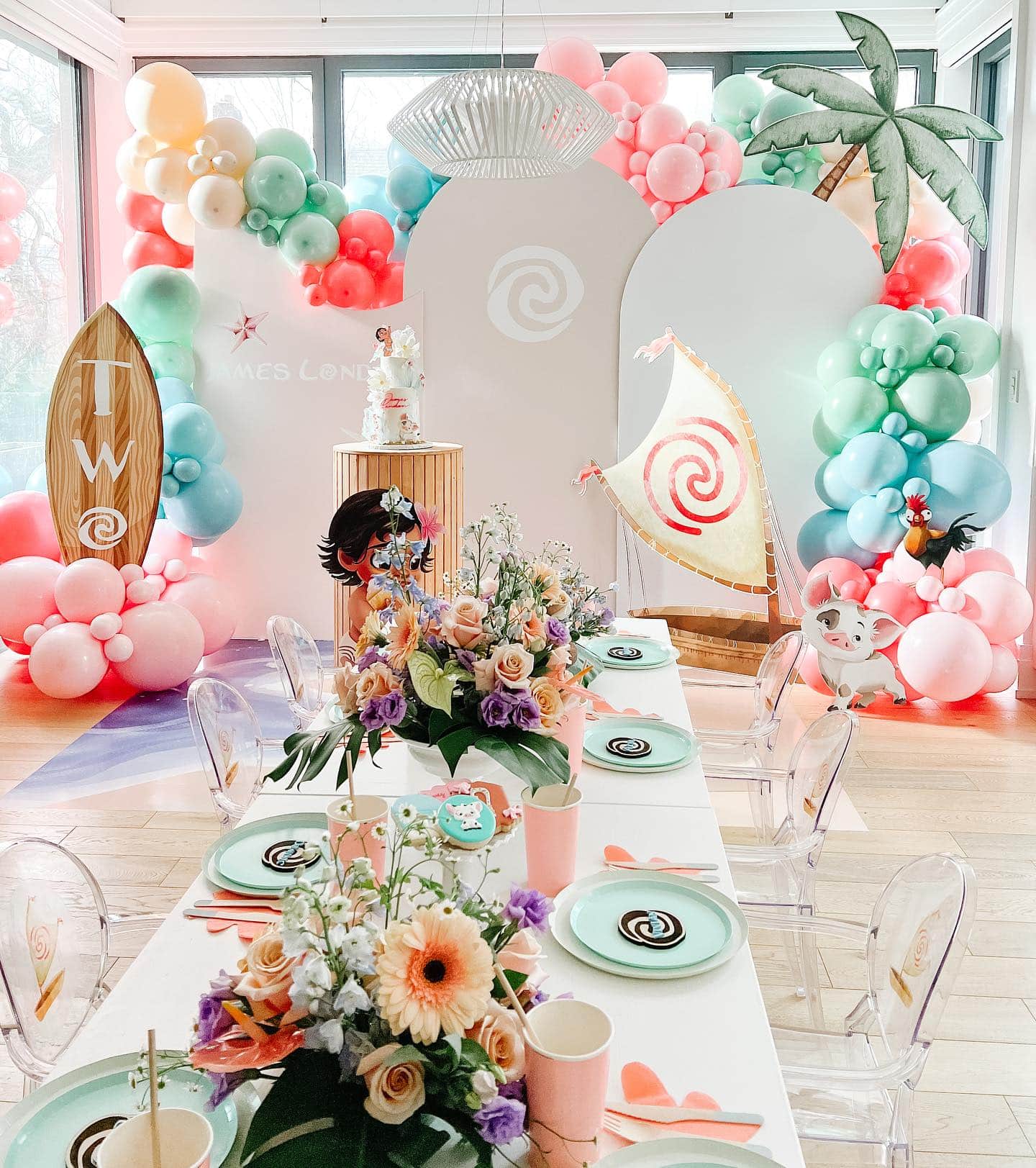 Elegant Moana Birthday Dining Setup