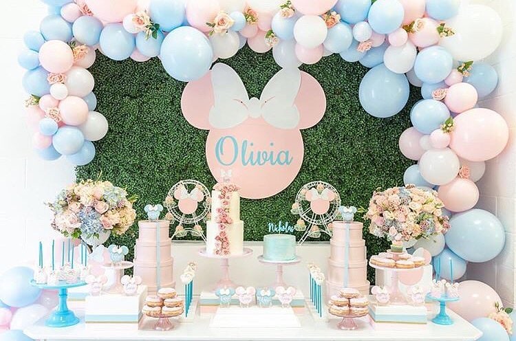 Minnie Mouse Balloon Backdrop & Dessert Table
