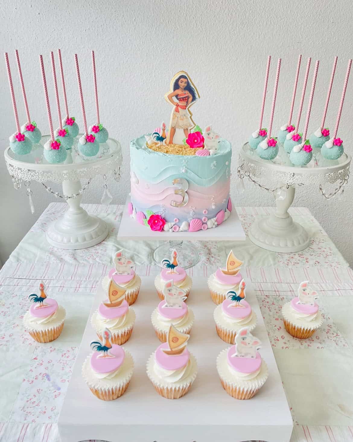 Moana Cake and Cupcakes Display