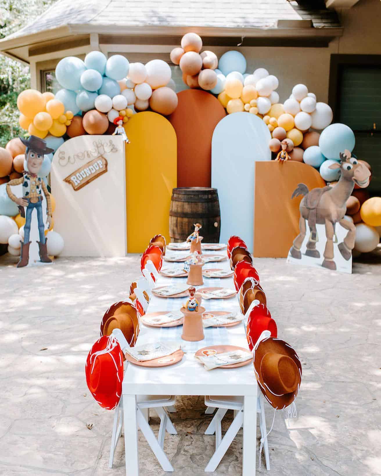 Woody’s Roundup Backyard Table Setup