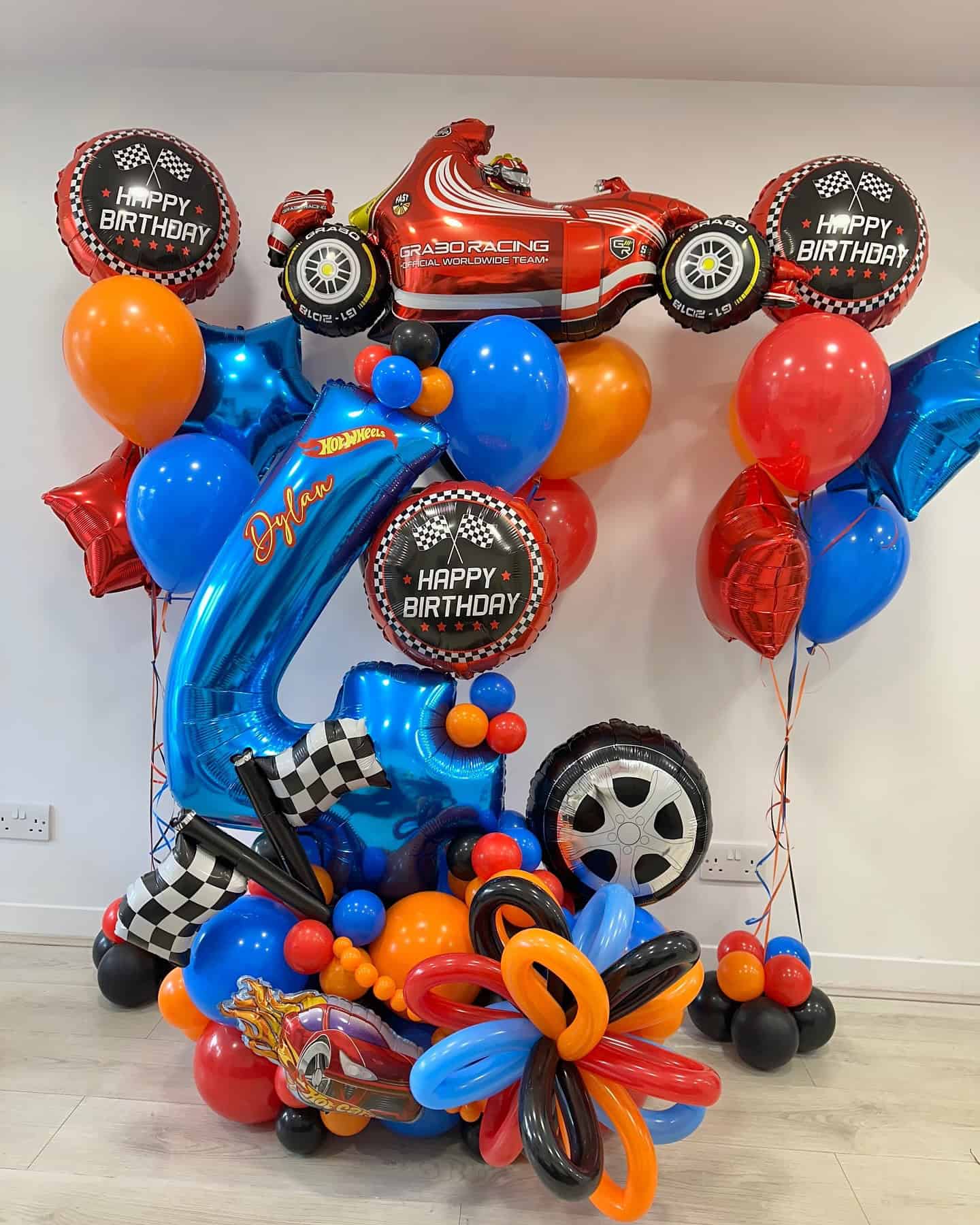 Hot Wheels Balloon Display with Race Car Balloons