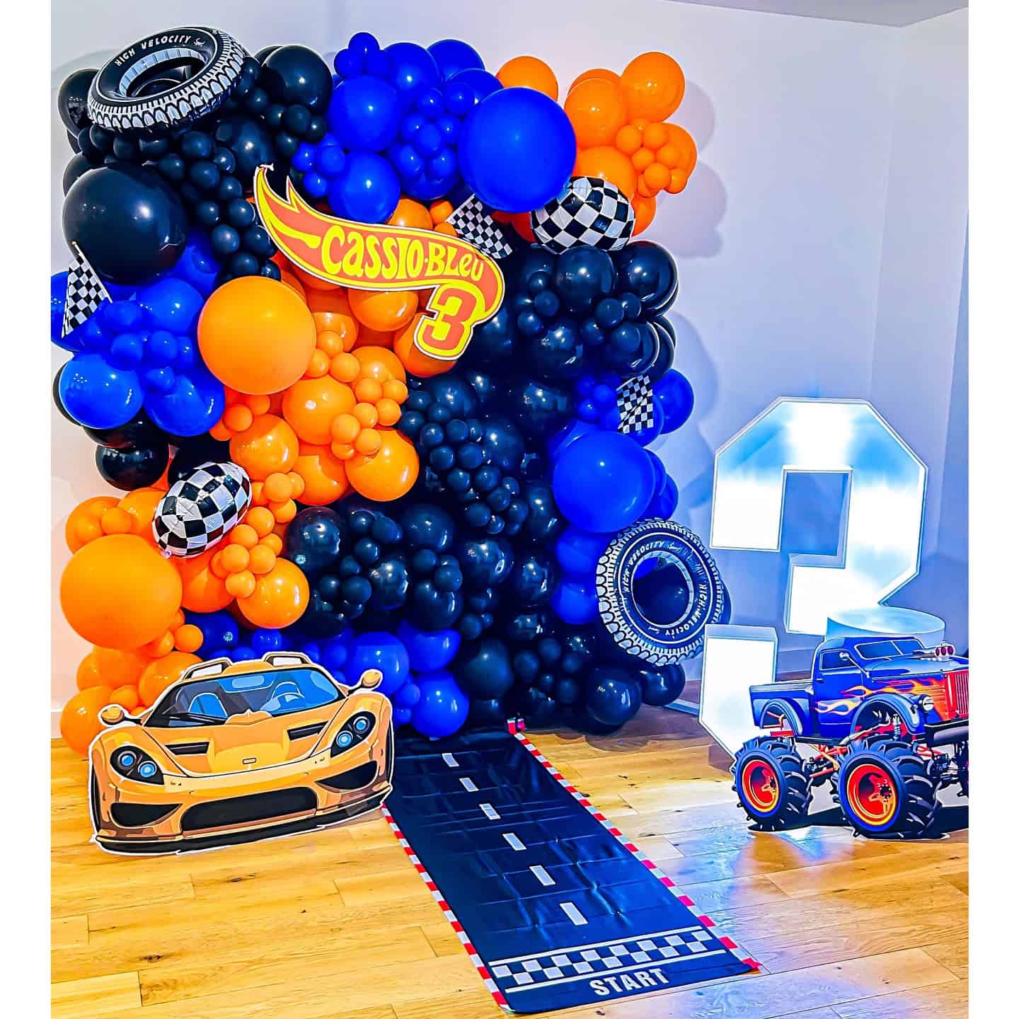 Hot Wheels Balloon Wall with Road Track and Light Up Number