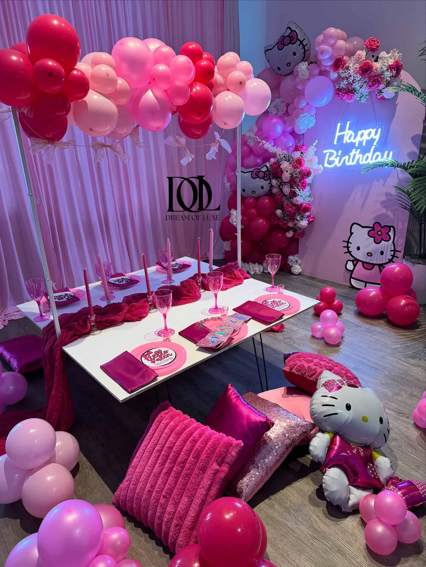 Hello Kitty Luxury Party Table Setup