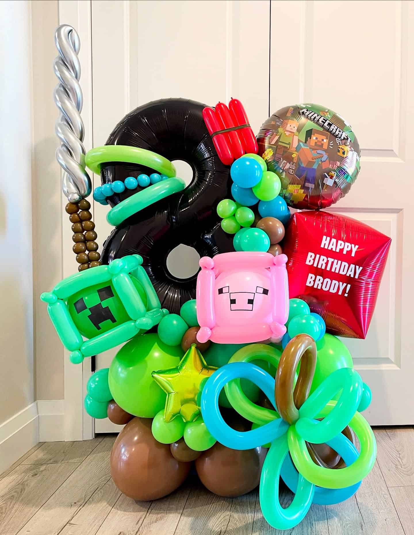 Number 8 Minecraft Balloon Cluster with Pig and Creeper