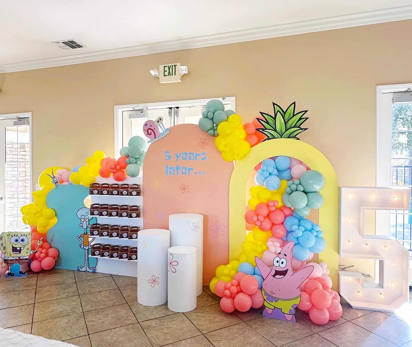 Spongebob and Patrick Balloon Backdrop