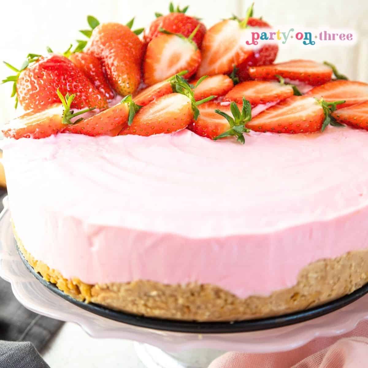 Easy No Bake Fresh Strawberry Cheesecake