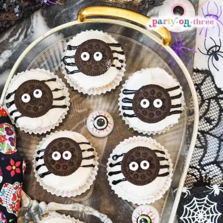 Halloween Spider Cupcakes (Easy Oreo Spider Cupcakes)