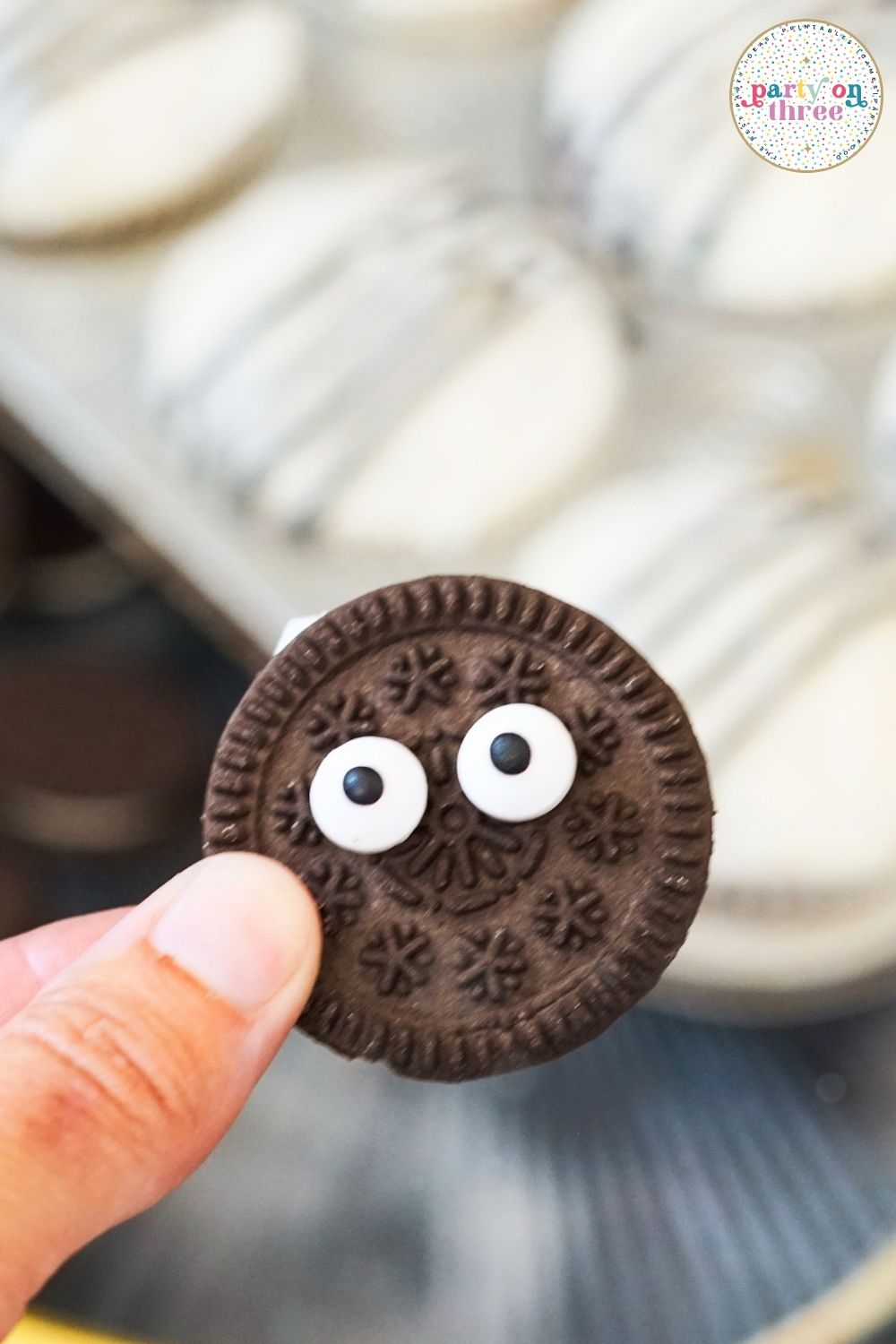 Halloween Spider Cupcakes (Easy Oreo Spider Cupcakes)