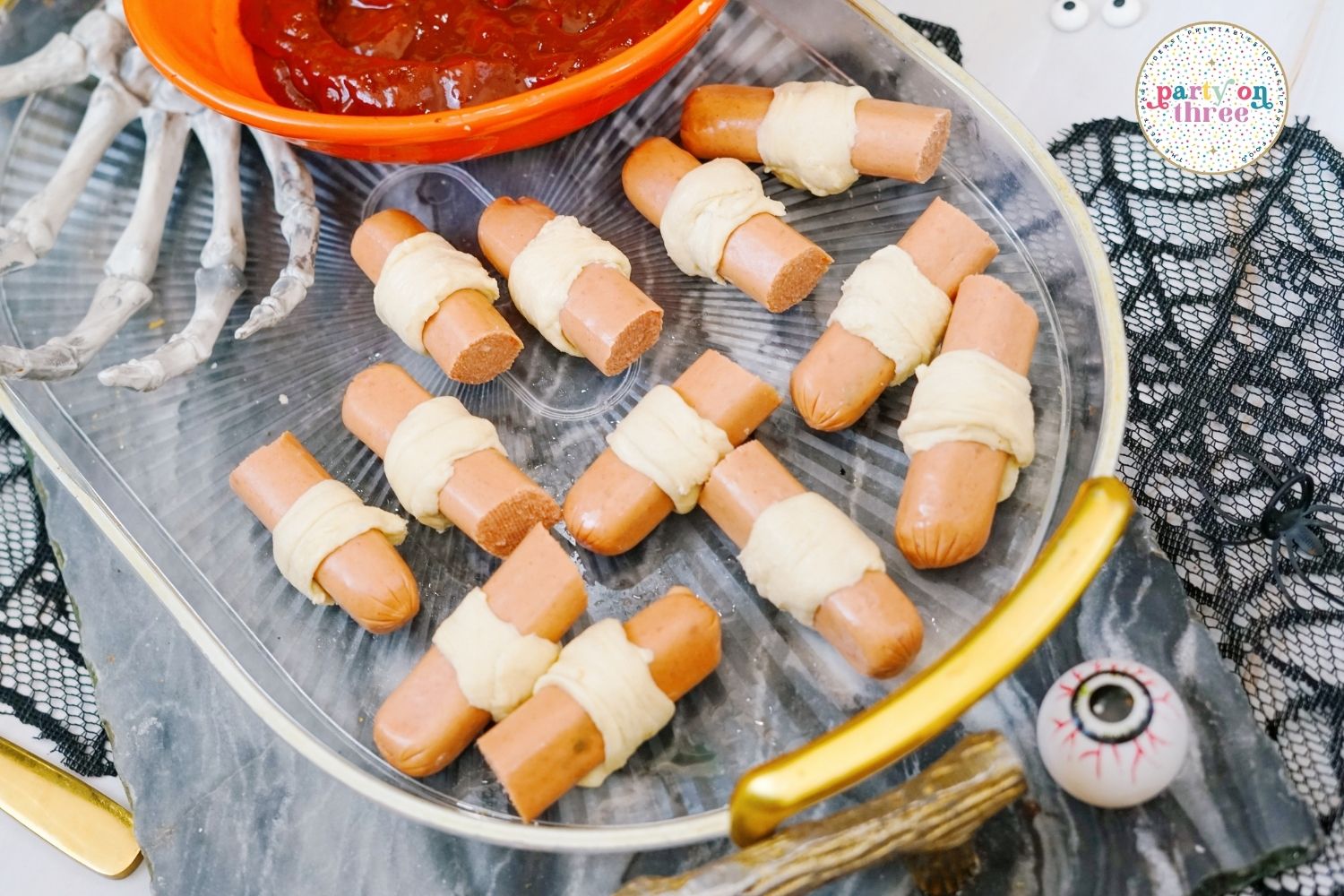 Halloween Spider Hot Dogs (Easy Halloween Appetizer for Kids)