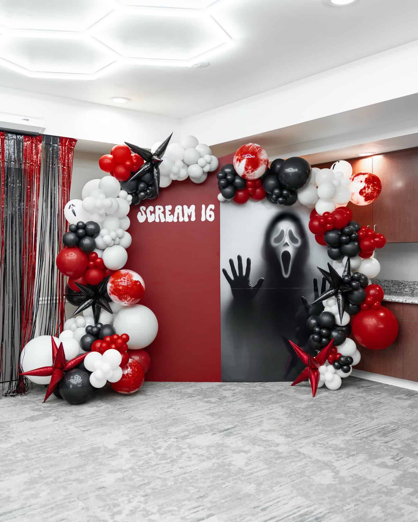 Scream Movie Balloon Arch Backdrop for Teens