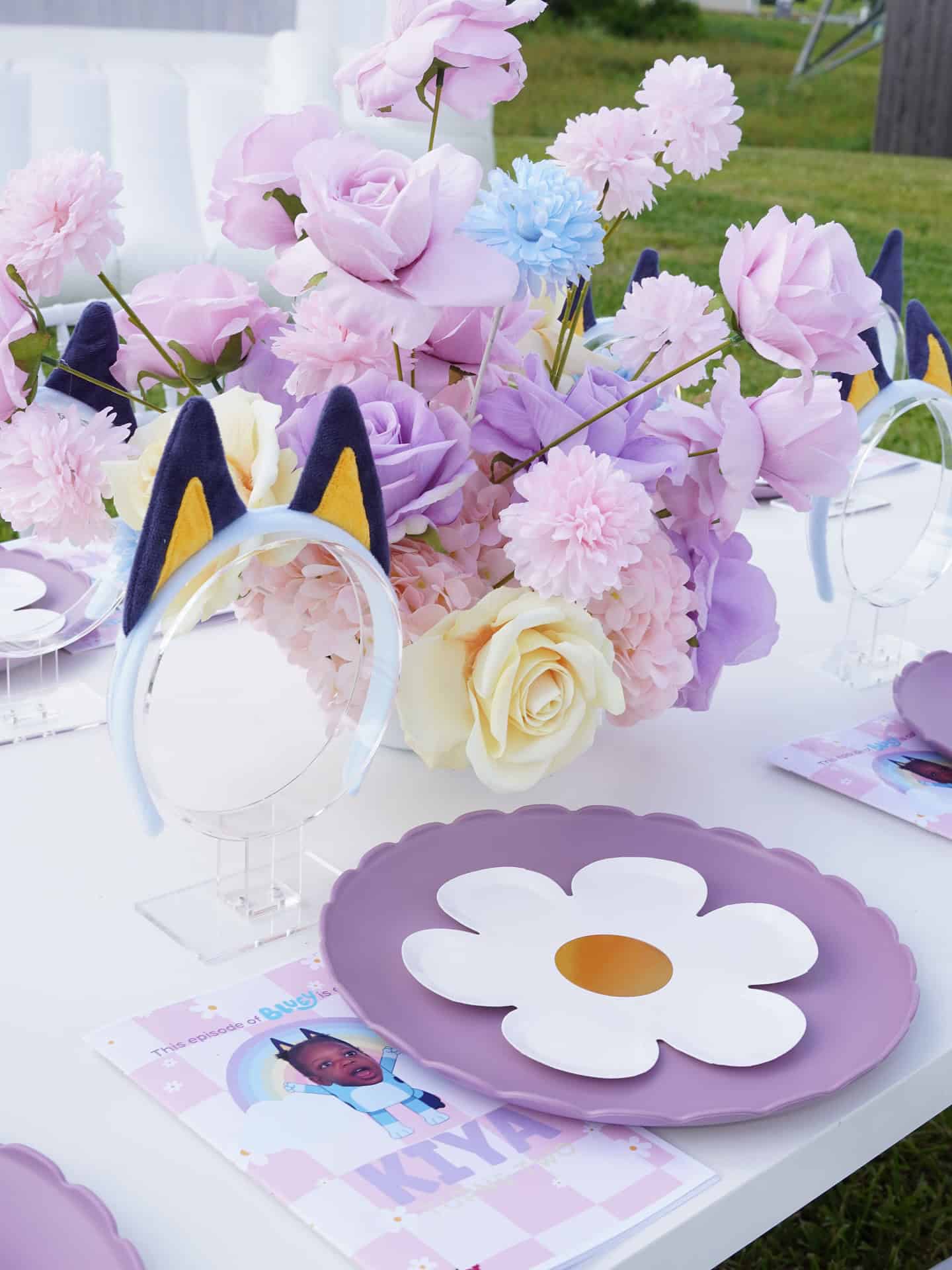 Pastel Bunny Ears Table Set with Daisy Blooms