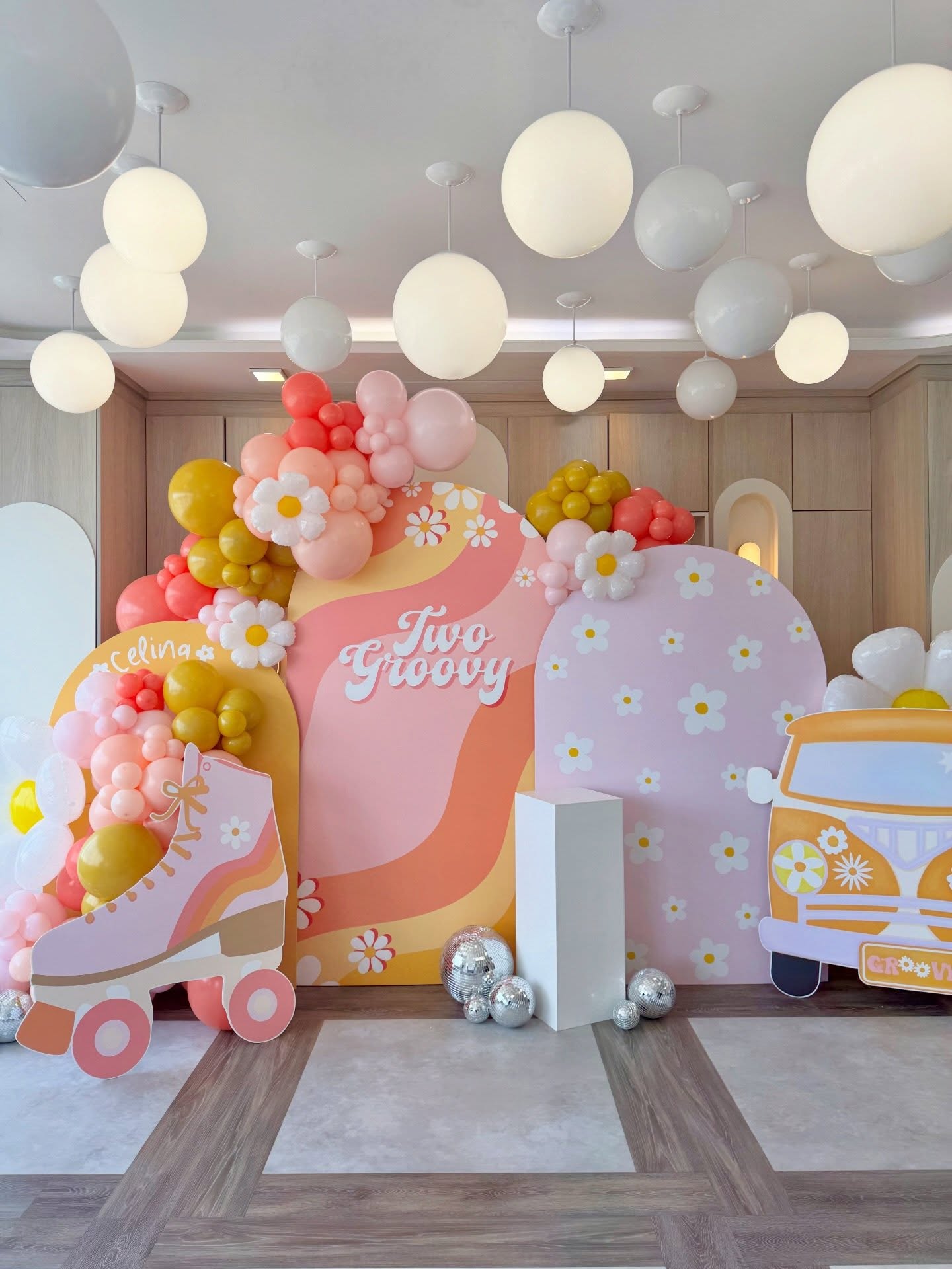 Retro Groovy Daisy Backdrop With Roller Skate Cutout