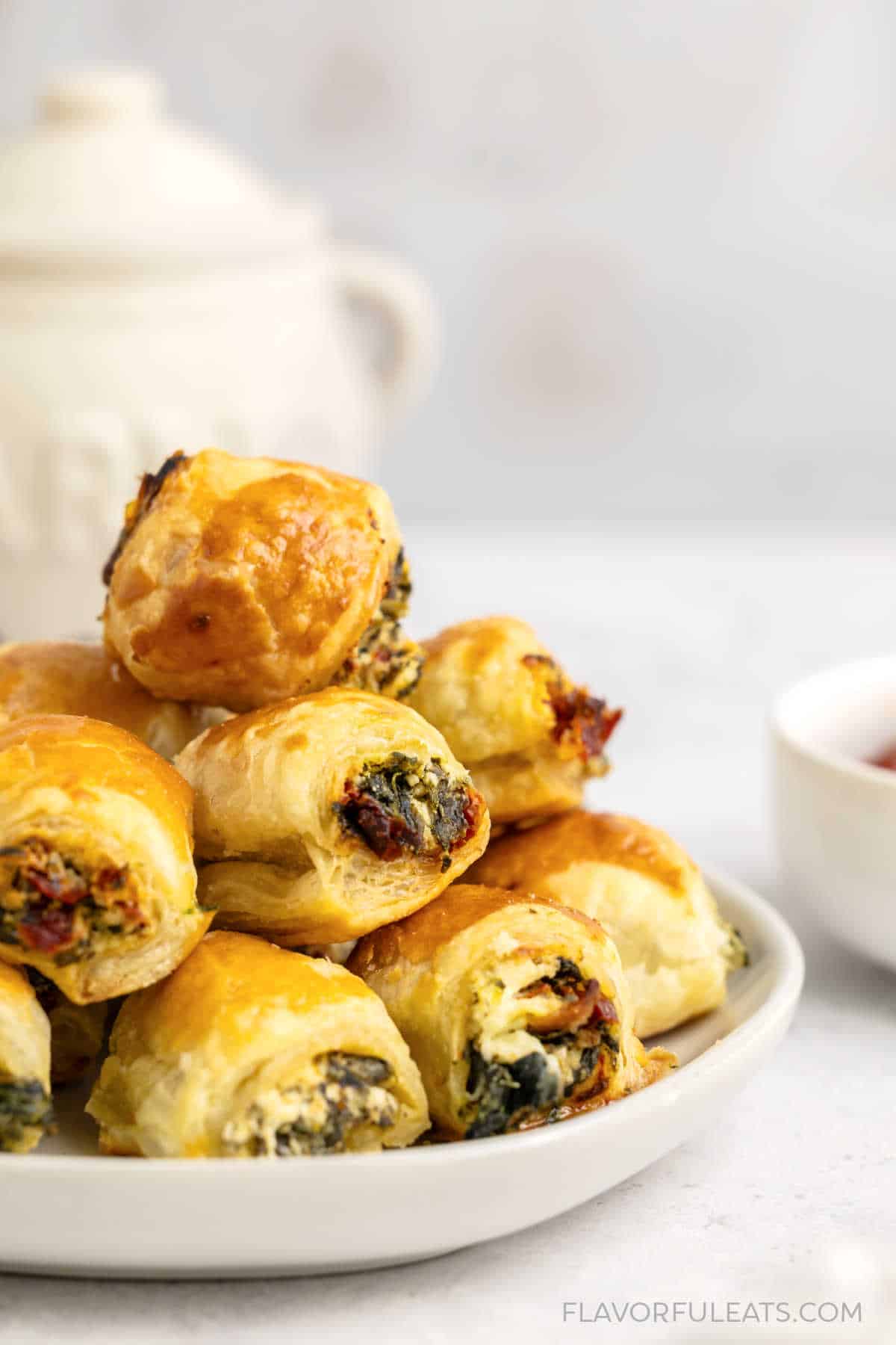 Sun-Dried Tomato and Spinach Puff Pastry Bites for Thanksgiving Appetizers