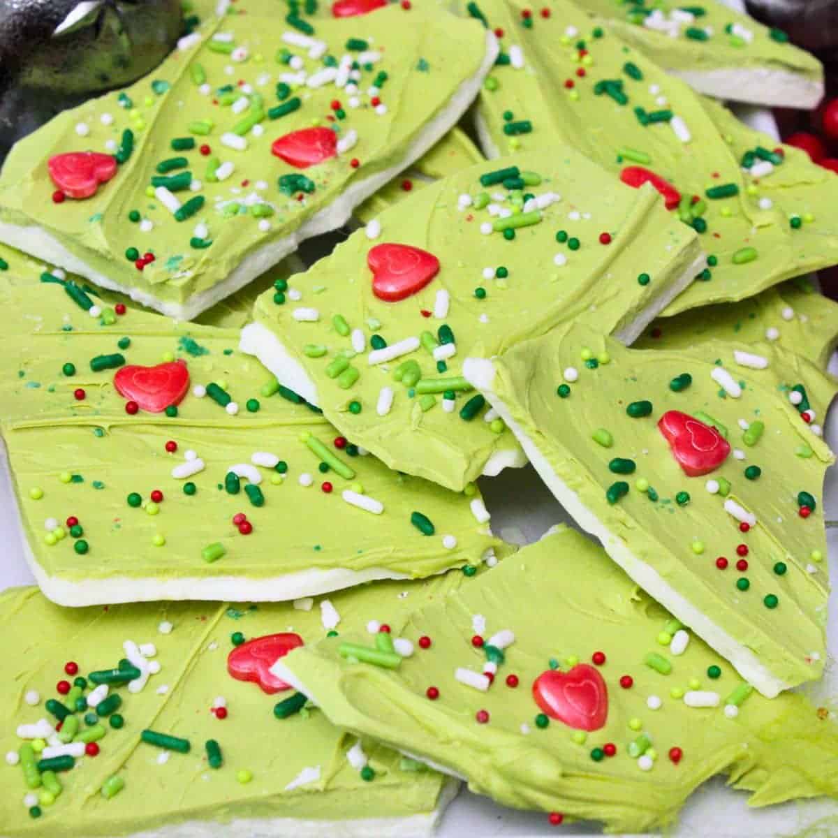 Grinch Bark: Easy No Bake Christmas Candy!
