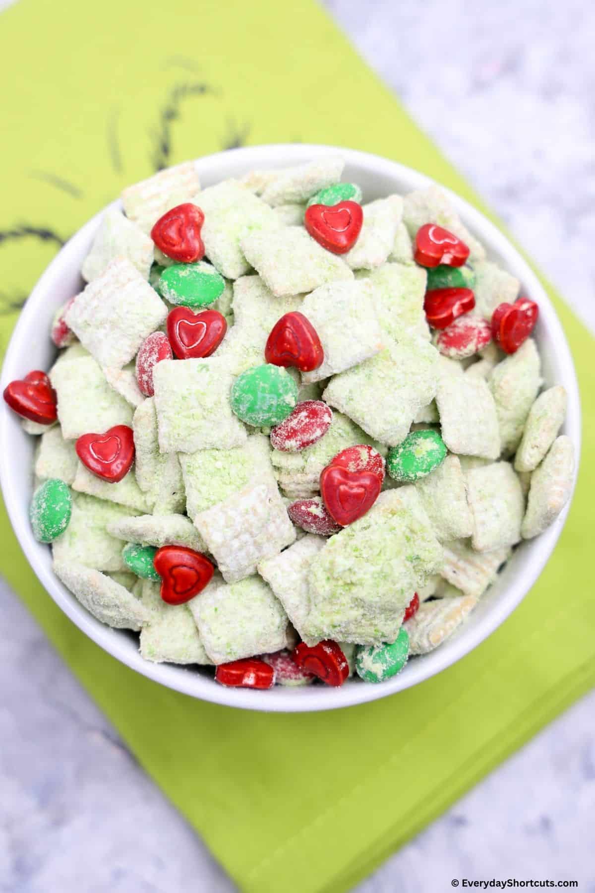 Grinch Puppy Chow - Everyday Shortcuts