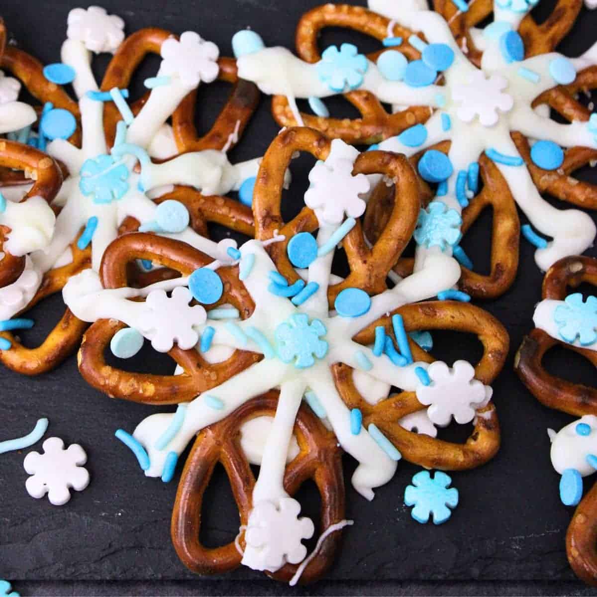 Snowflake Pretzels: No Bake Chocolate Holiday Recipe!